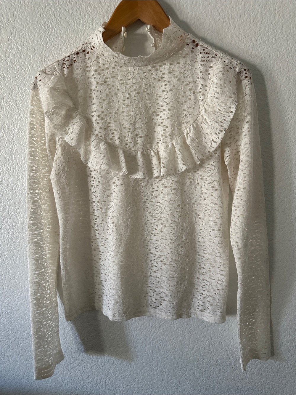 ARIZONA JEANS White Lace Ruffle Top